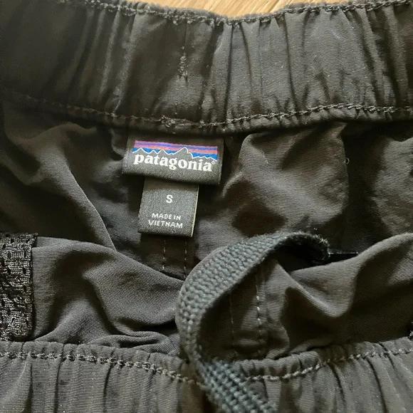 Patagonia Baggies Black Women's Shorts - Picture 2 of 5